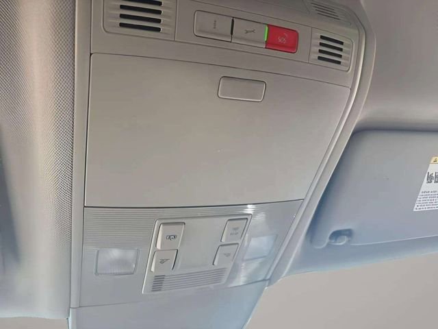 Used 2025 Volkswagen Taos SE AWD/4WD image 17