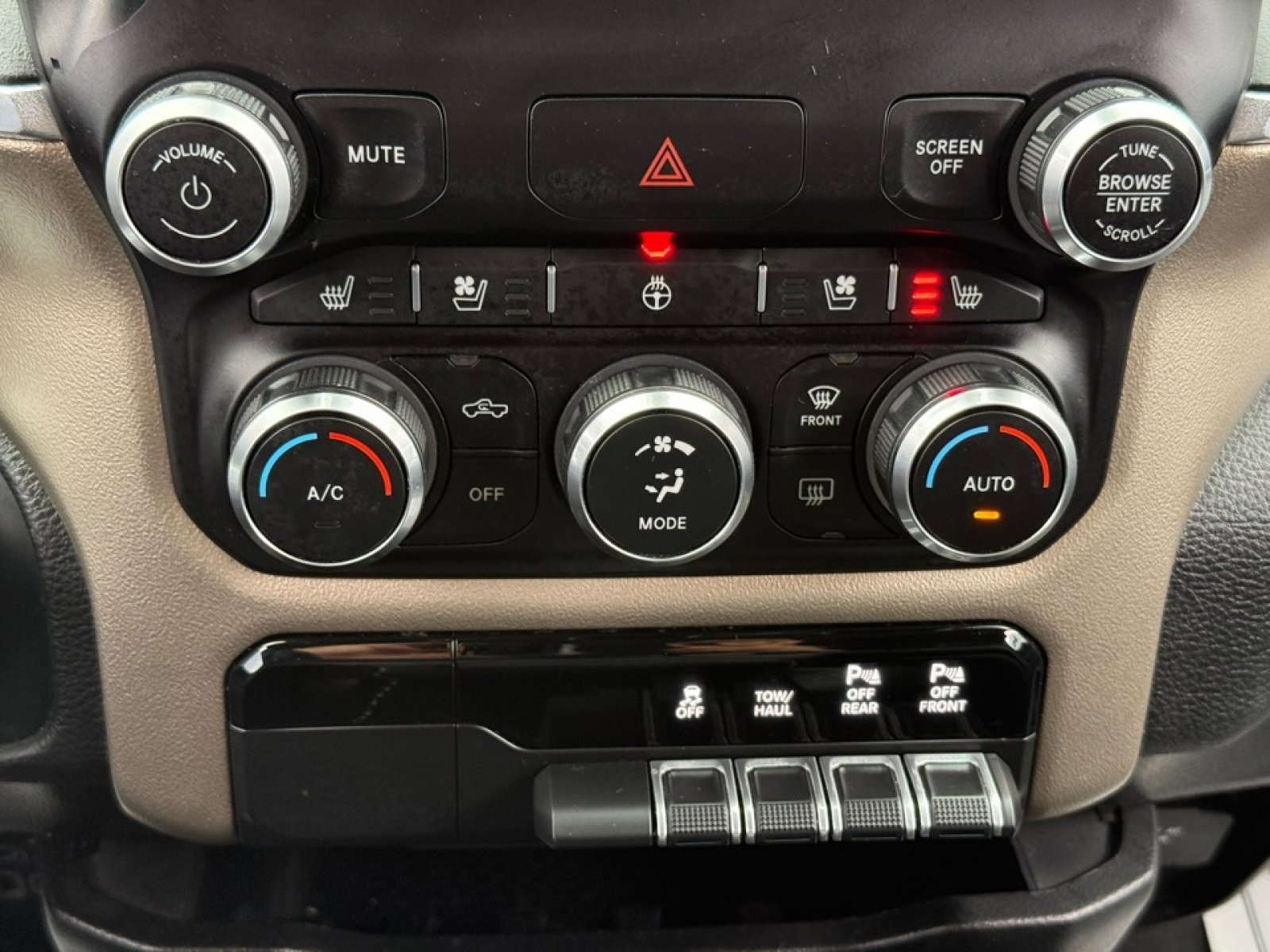 Used 2019 RAM 1500 Laramie image 28