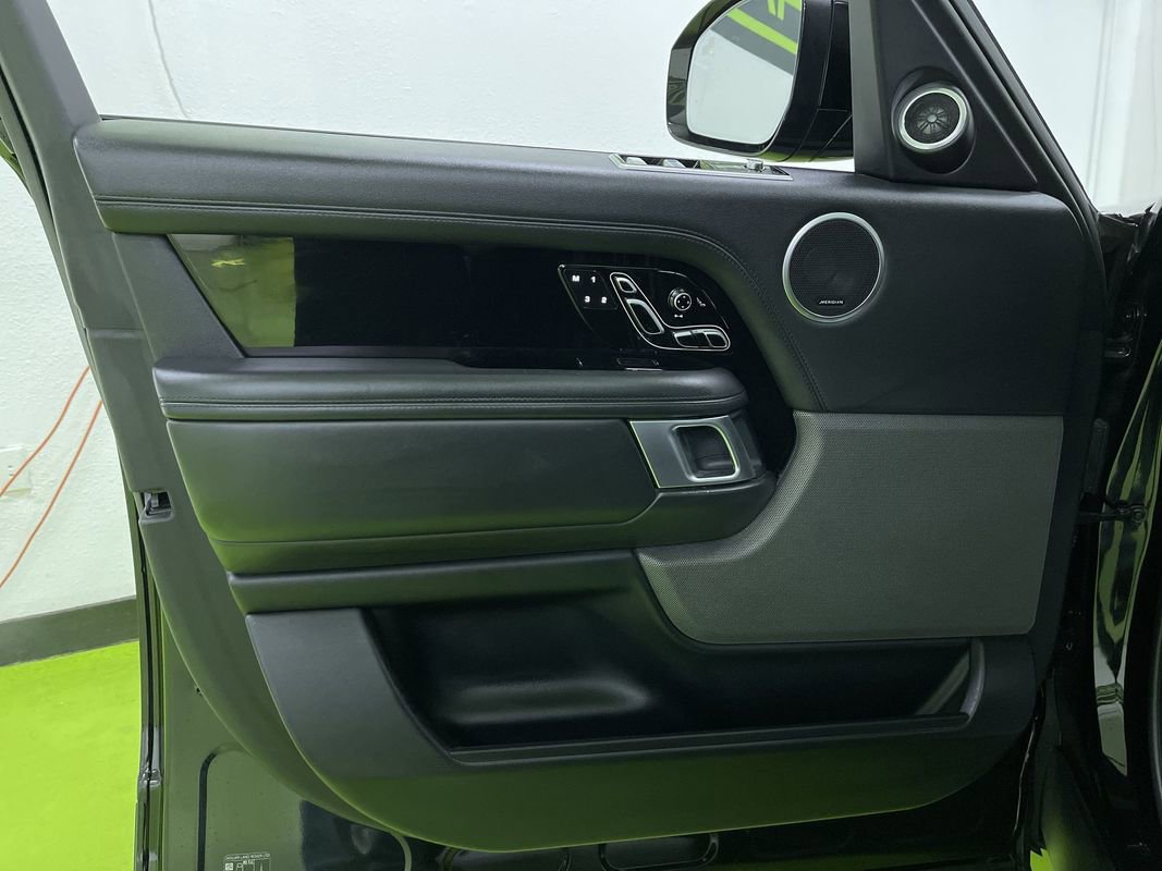 Used 2020 Land Rover Range Rover HSE image 16