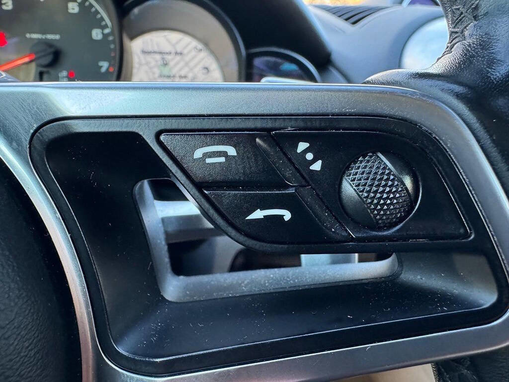 Used 2017 Porsche Cayenne Platinum Edition w/ Premium Package (PJV) AWD/4WD image 15