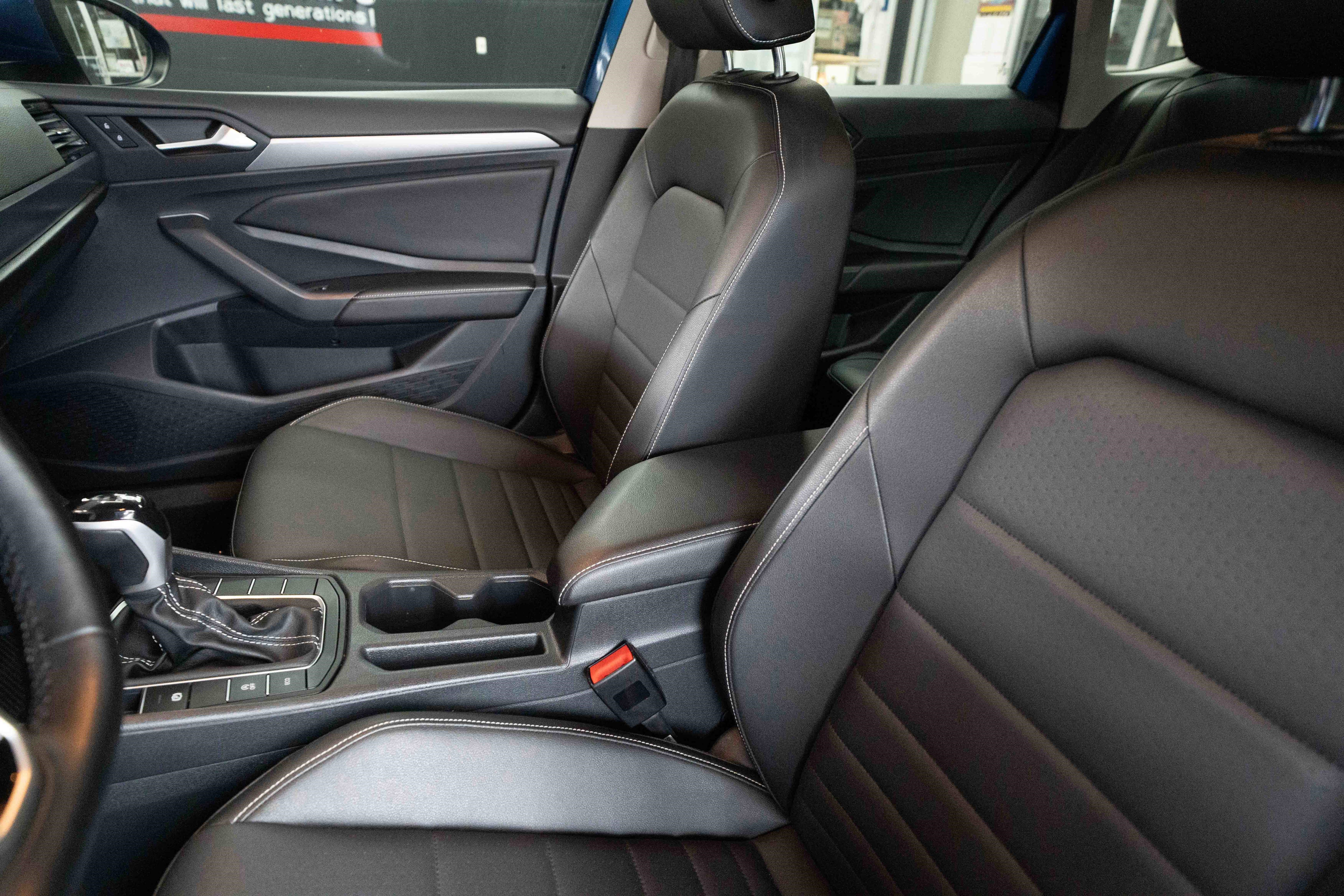 Used 2022 Volkswagen Jetta SE image 10