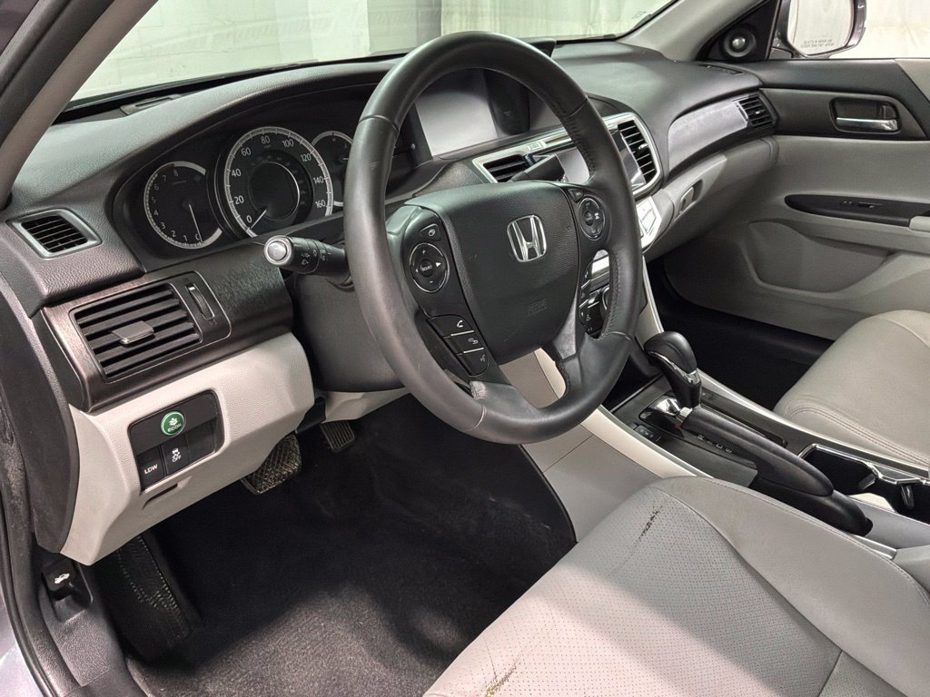 Used 2015 Honda Accord Touring image 16