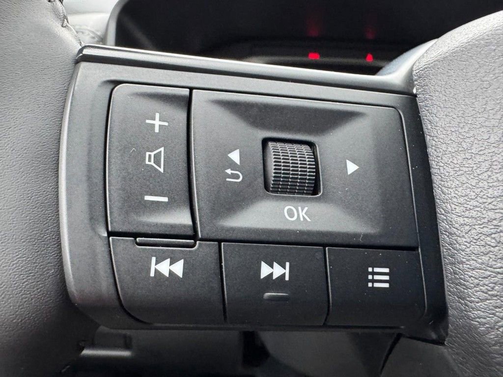 Used 2025 Nissan Rogue SV image 16