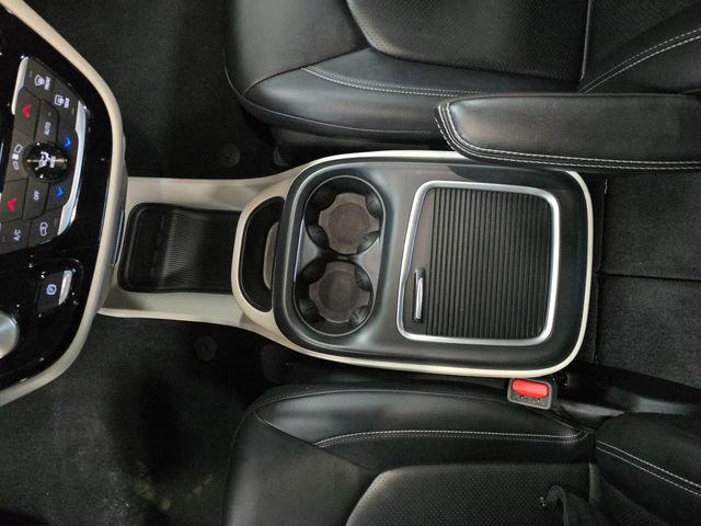 Used 2024 Chrysler Pacifica Touring-L image 24