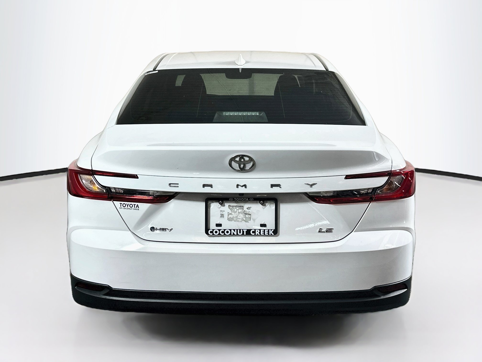 Used 2025 Toyota Camry LE FWD image 4