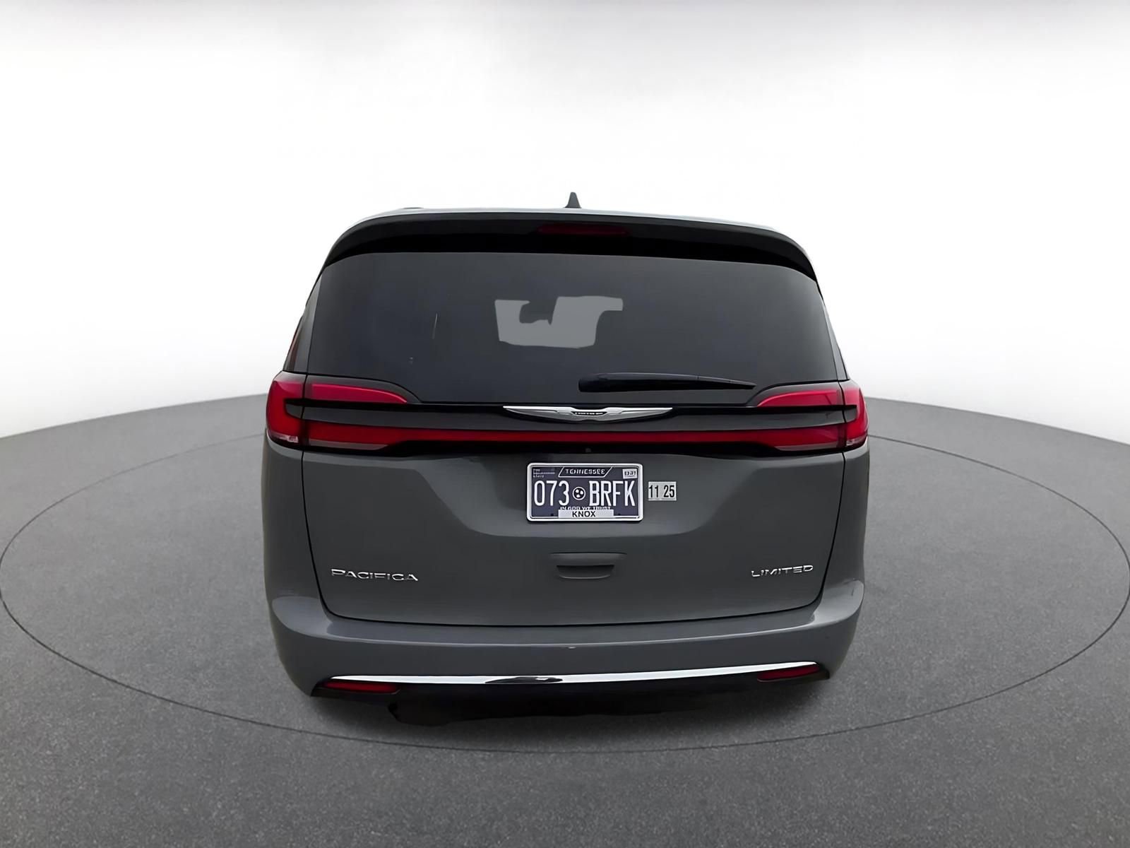 Used 2022 Chrysler Pacifica Limited FWD image 12