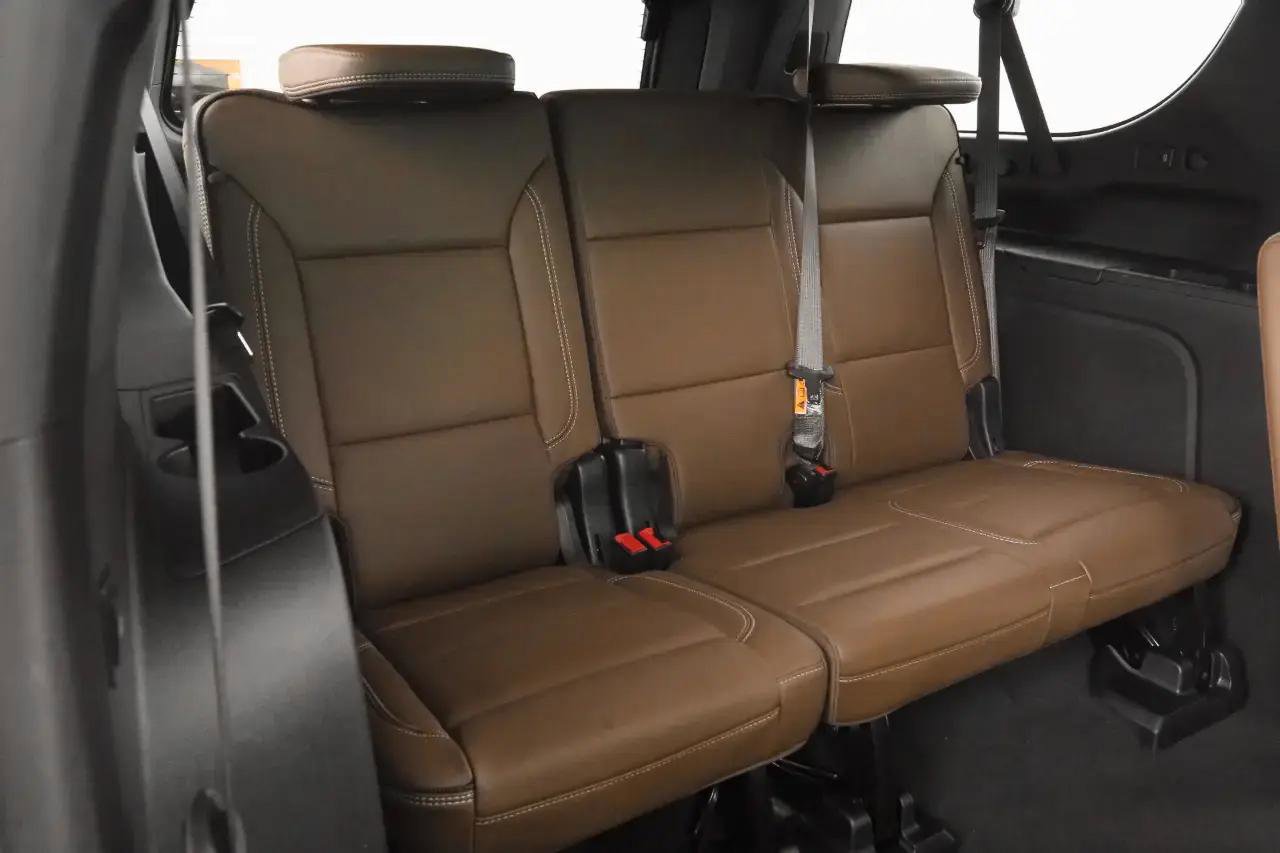 Used 2025 Chevrolet Suburban High Country image 27