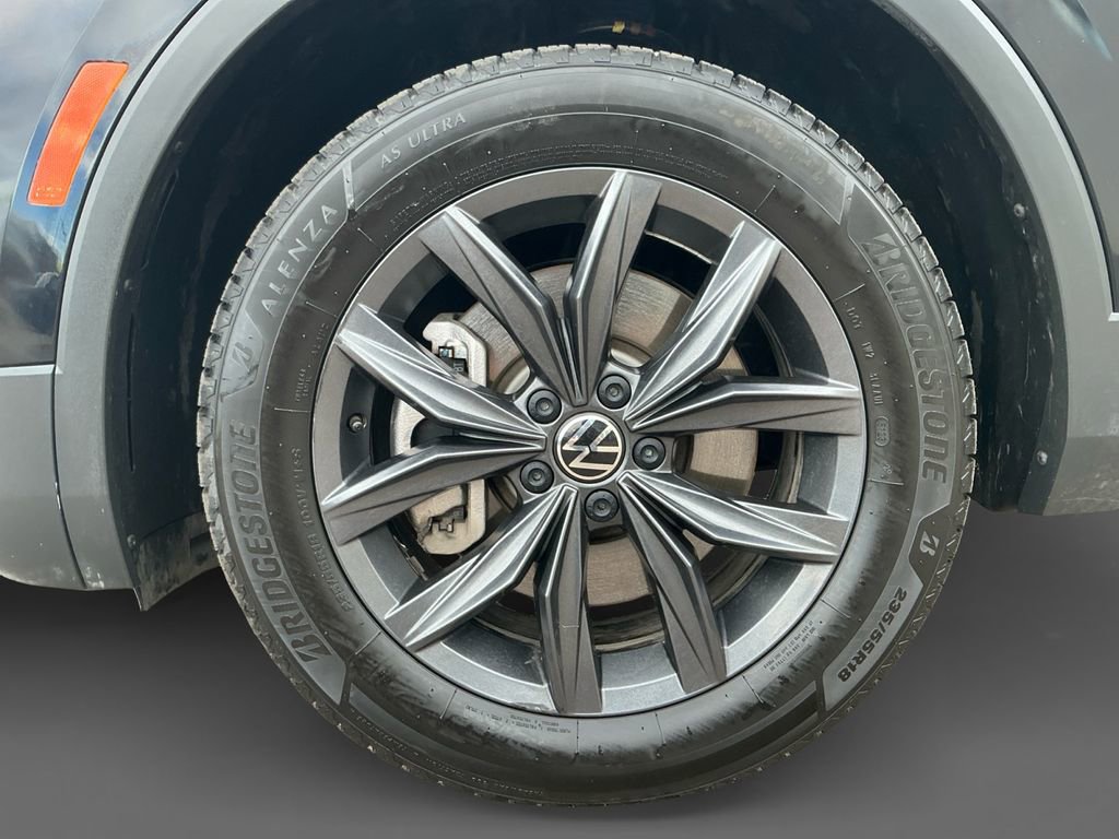 Used 2023 Volkswagen Tiguan SE w/ Panoramic Sunroof Package image 14