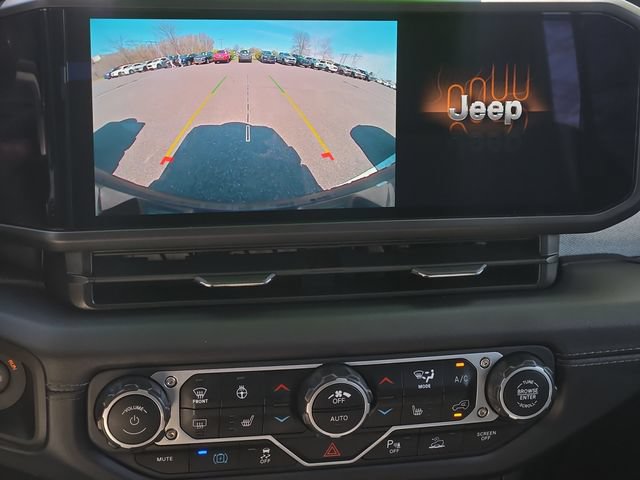 Used 2025 Jeep Wrangler Unlimited Sahara w/ Safety Group AWD/4WD image 21