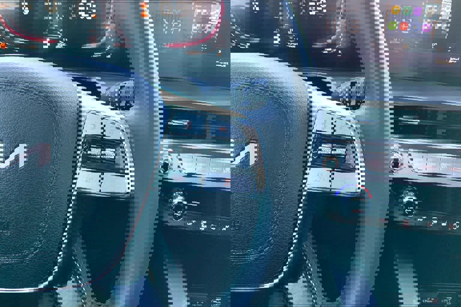 Used 2023 Kia Telluride LX image 47