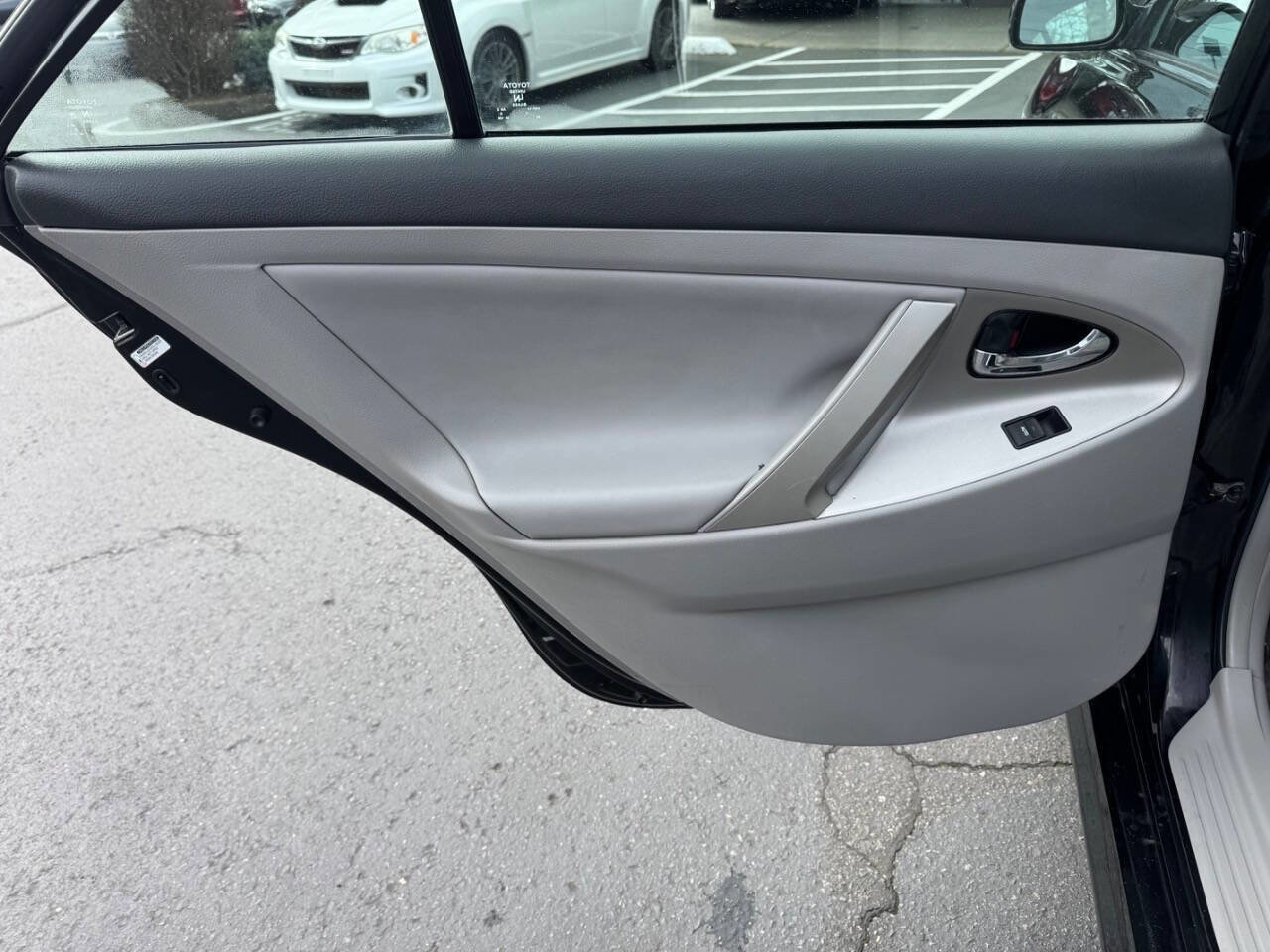 Used 2011 Toyota Camry SE w/ SE/XLE Extra-Value Pkg image 15