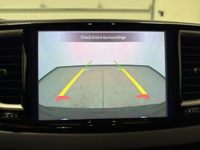 Used 2025 Chrysler Pacifica Select image 27