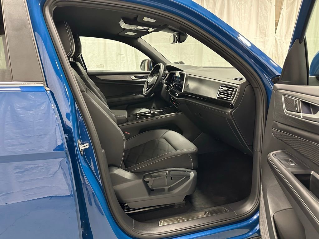 Used 2025 Volkswagen Atlas Cross Sport SE image 60