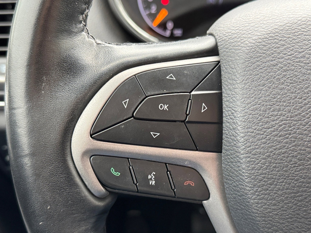 Used 2020 Jeep Grand Cherokee Limited w/ Luxury Group II image 19