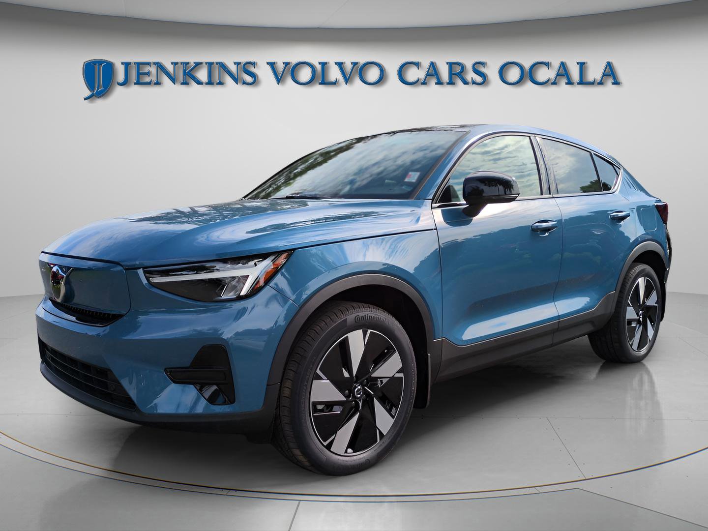 Used 2024 Volvo C40 Recharge Core w/ Climate Package image 4