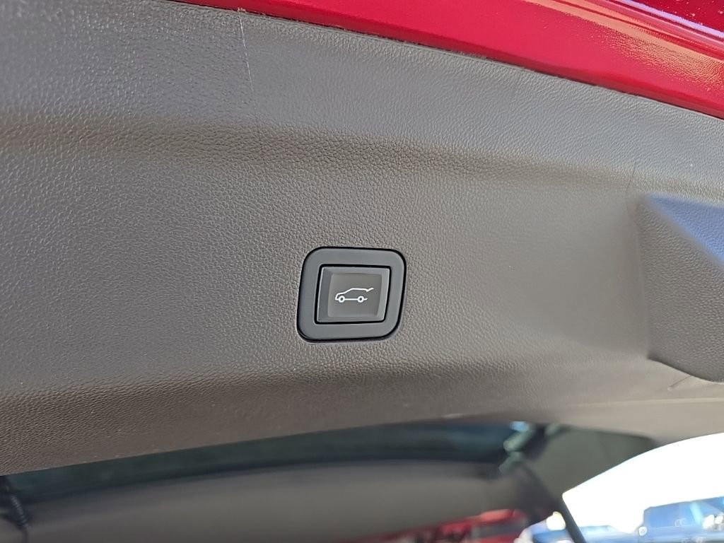 Used 2024 Chevrolet Suburban LT w/ Luxury Package AWD/4WD image 8