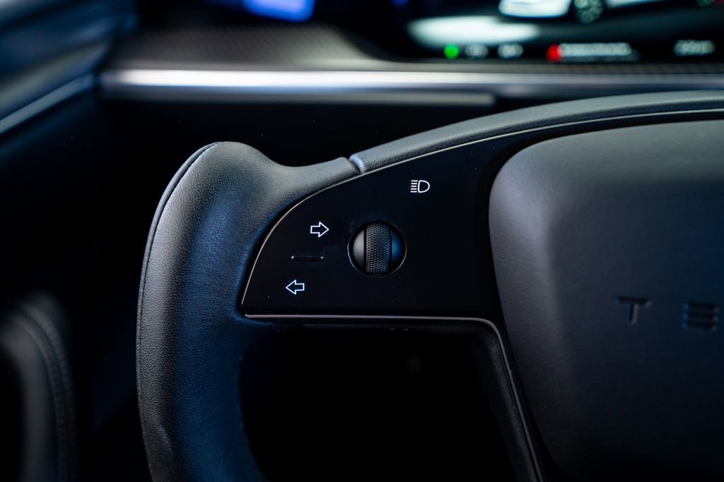 Used 2022 Tesla Model X Plaid image 37