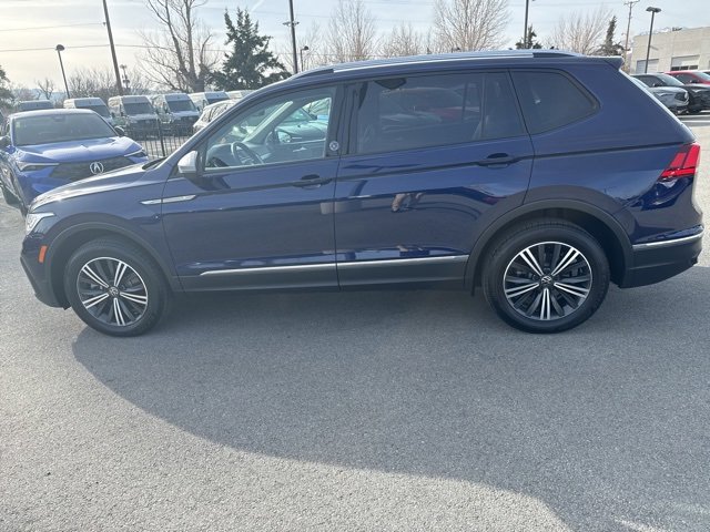 Used 2024 Volkswagen Tiguan SE image 2