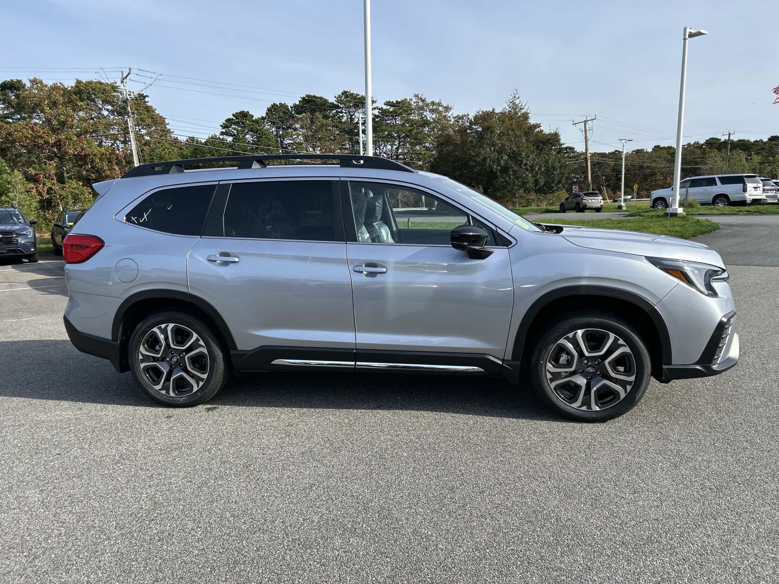 New 2025 Subaru Ascent Limited image 2