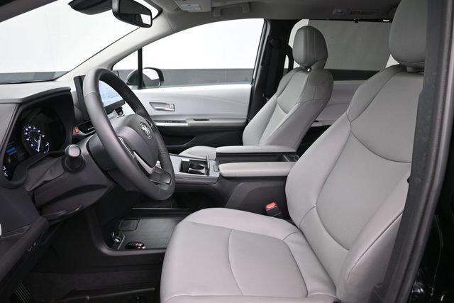 Certified 2026 Toyota Sienna XLE AWD/4WD image 15