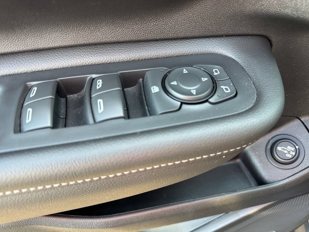 Used 2023 GMC Terrain SLT w/ Infotainment Package II AWD/4WD image 19