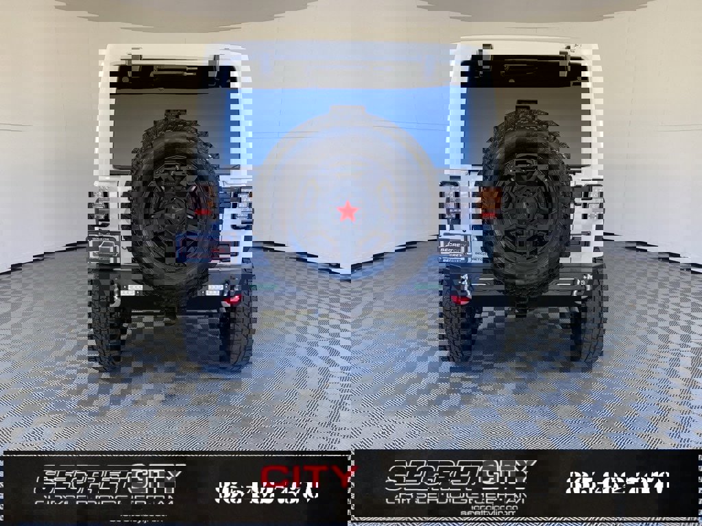 Used 2018 Jeep Wrangler Unlimited Sahara w/ Connectivity Group image 6