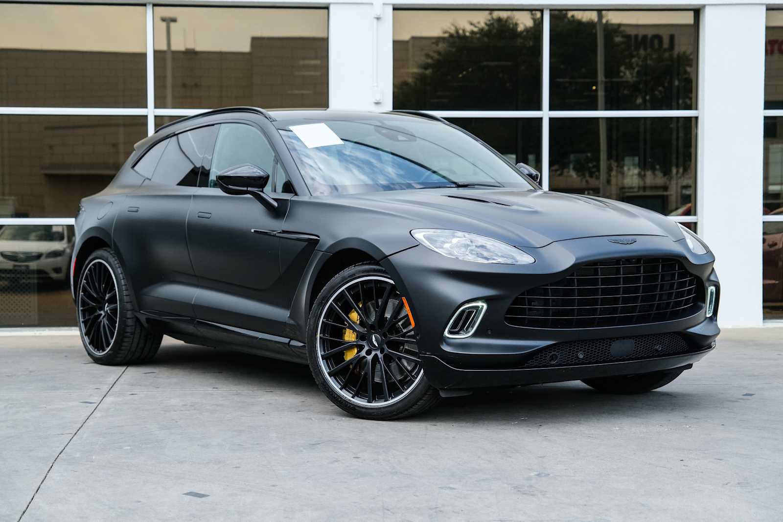 Used 2023 Aston Martin DBX AWD/4WD image 6