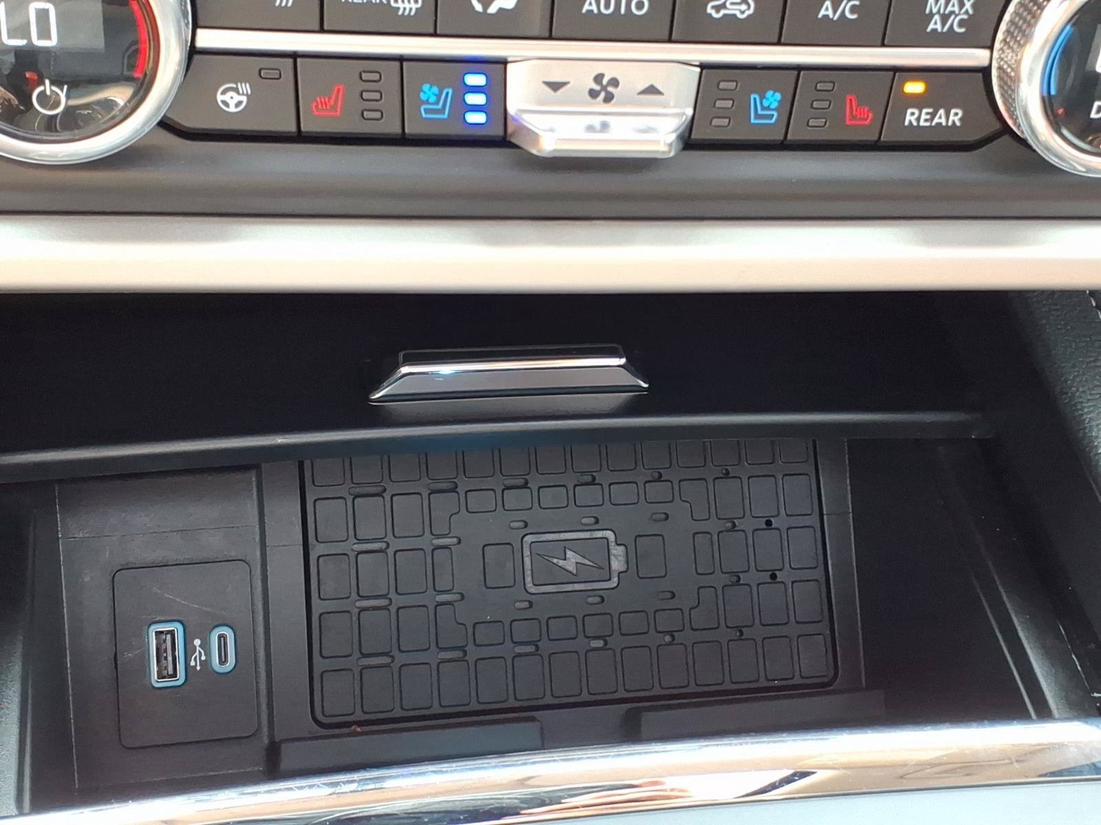Used 2024 Ford Expedition XLT AWD/4WD image 19
