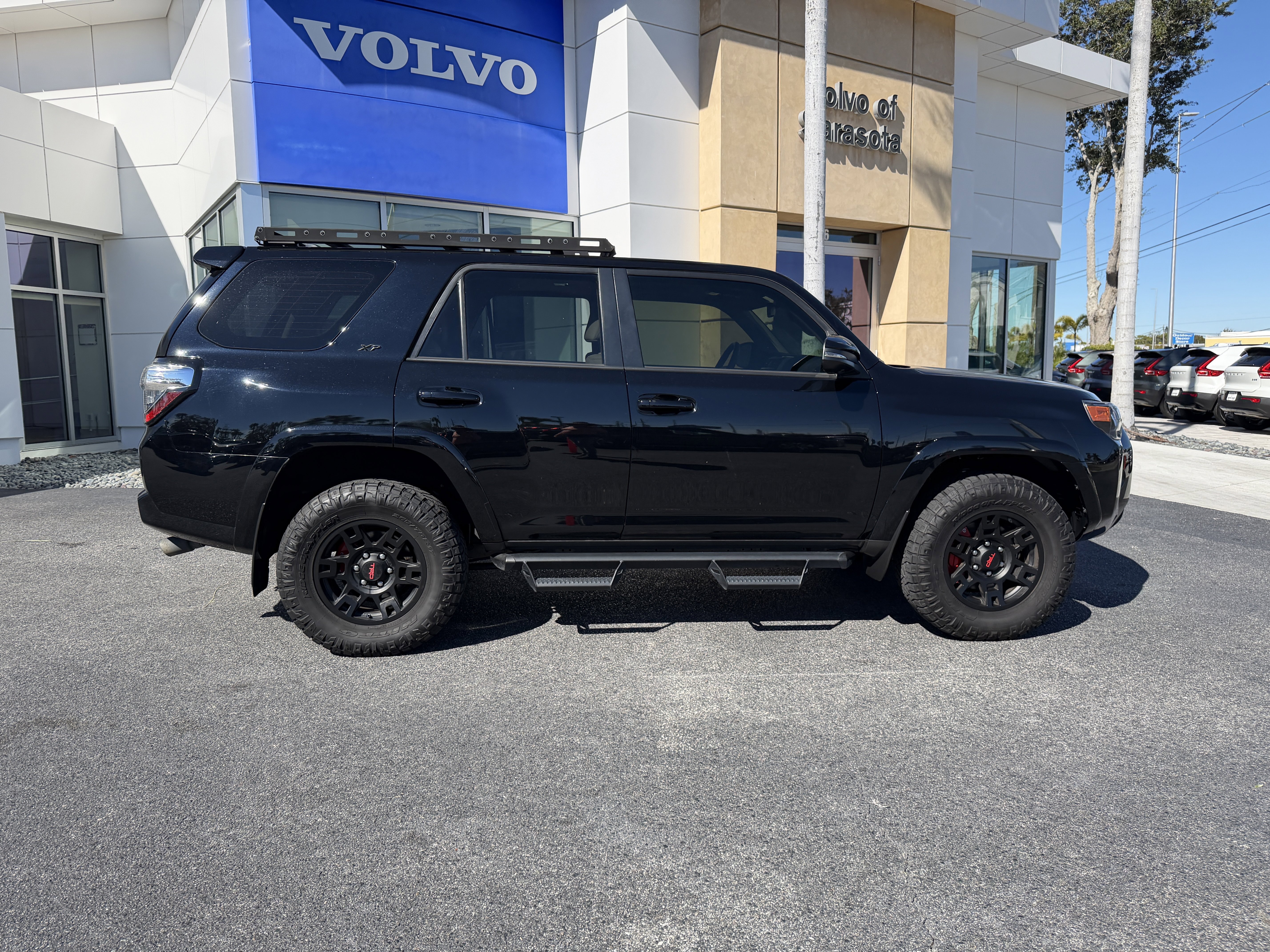Used 2023 Toyota 4Runner SR5 Premium w/ Moonroof Package image 2