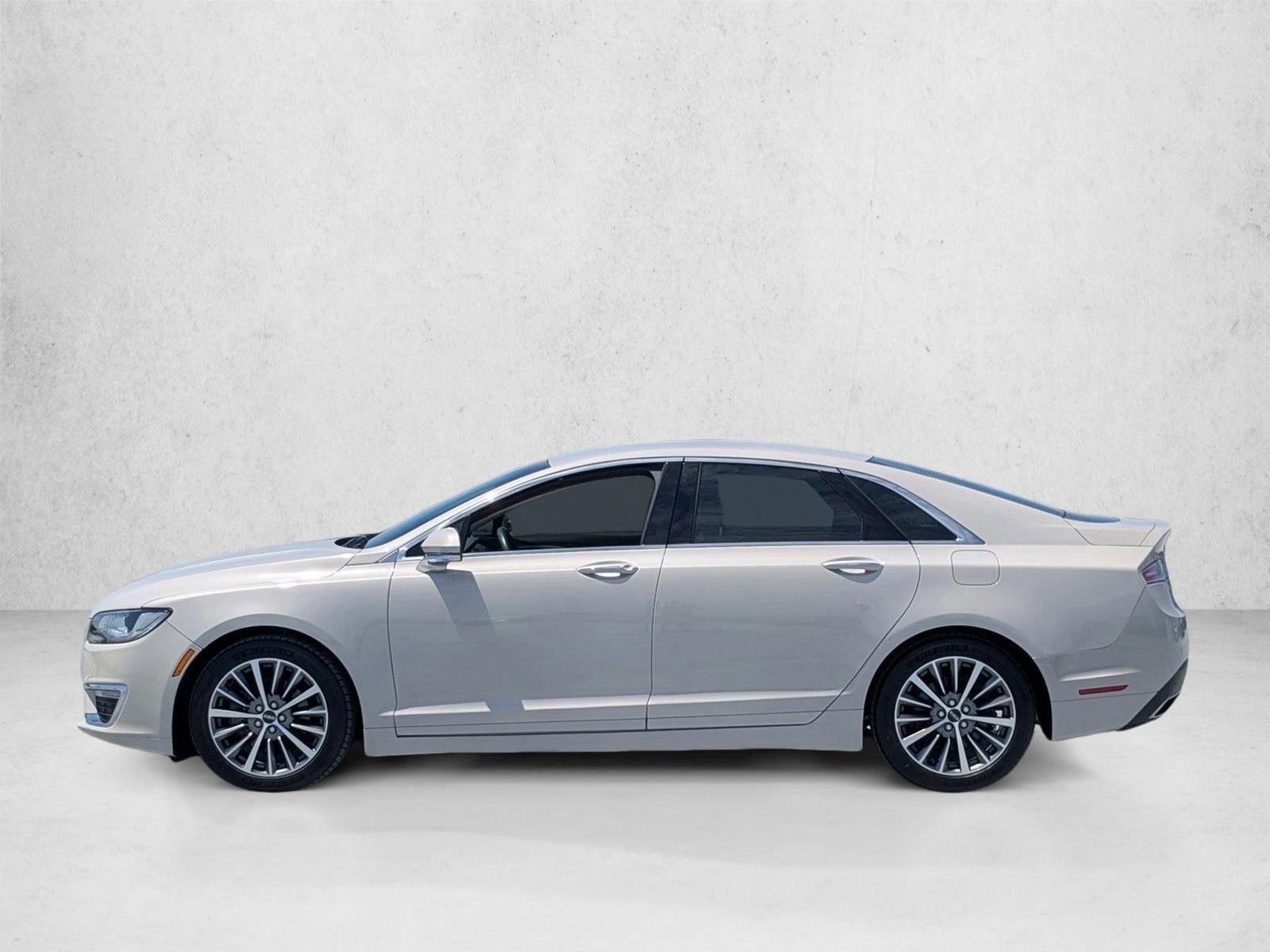 Used 2019 Lincoln MKZ Reserve FWD image 9