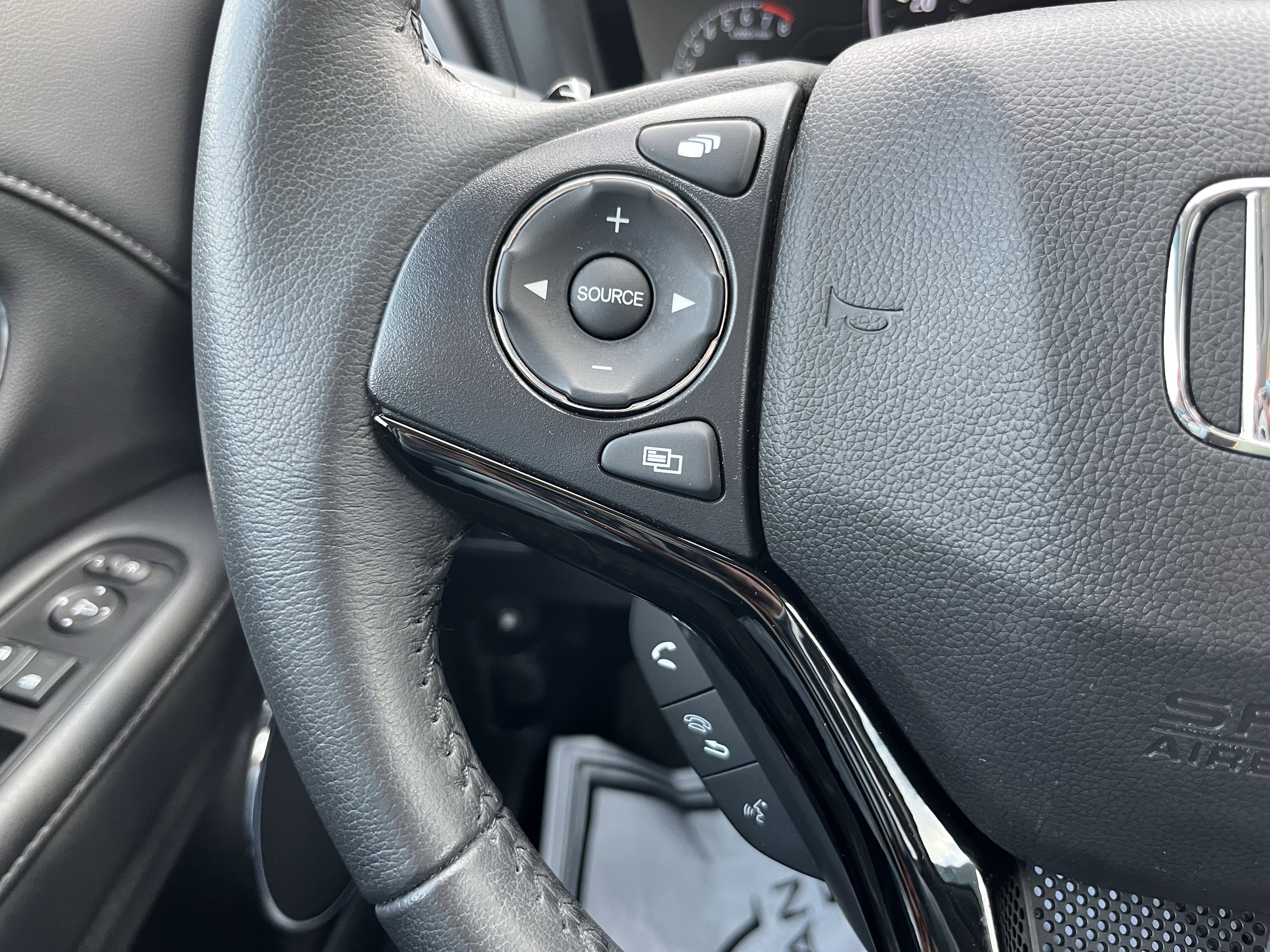 Used 2020 Honda HR-V Touring image 17