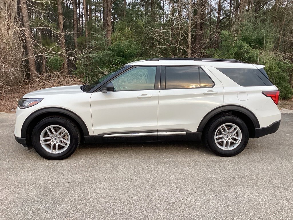 Used 2025 Ford Explorer Active w/ Active Comfort Package image 6
