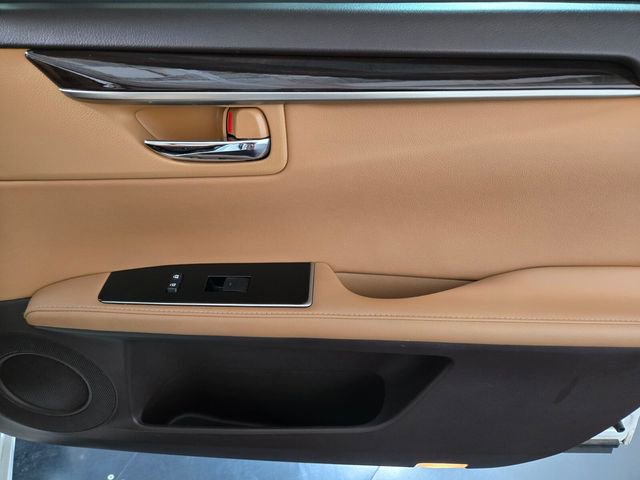 Used 2018 Lexus ES 350 w/ Luxury Package w/Wood Trim image 25