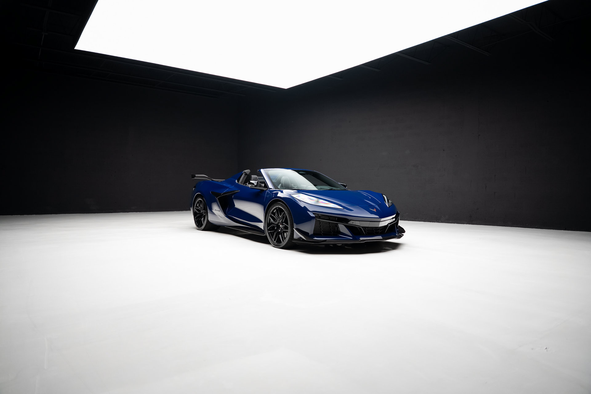Used 2025 Chevrolet Corvette Z06 w/ Stealth Interior Trim Package RWD image 83