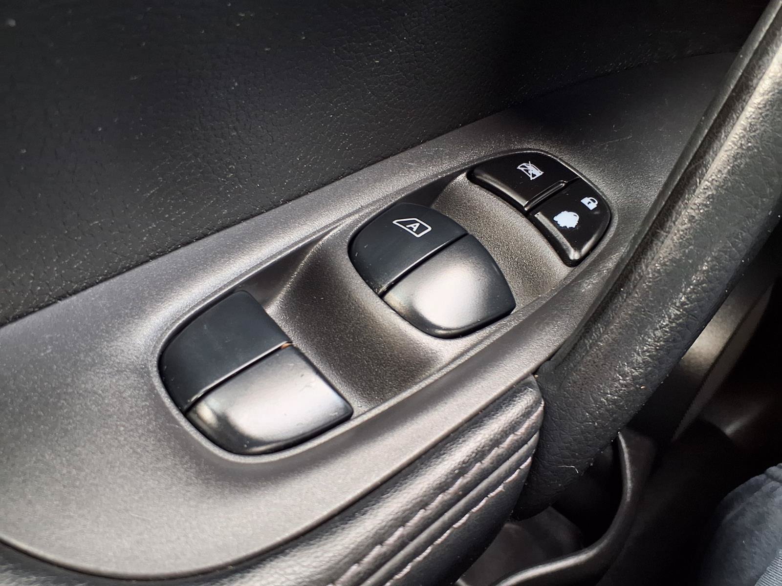 Used 2020 Nissan Rogue Sport S FWD image 10