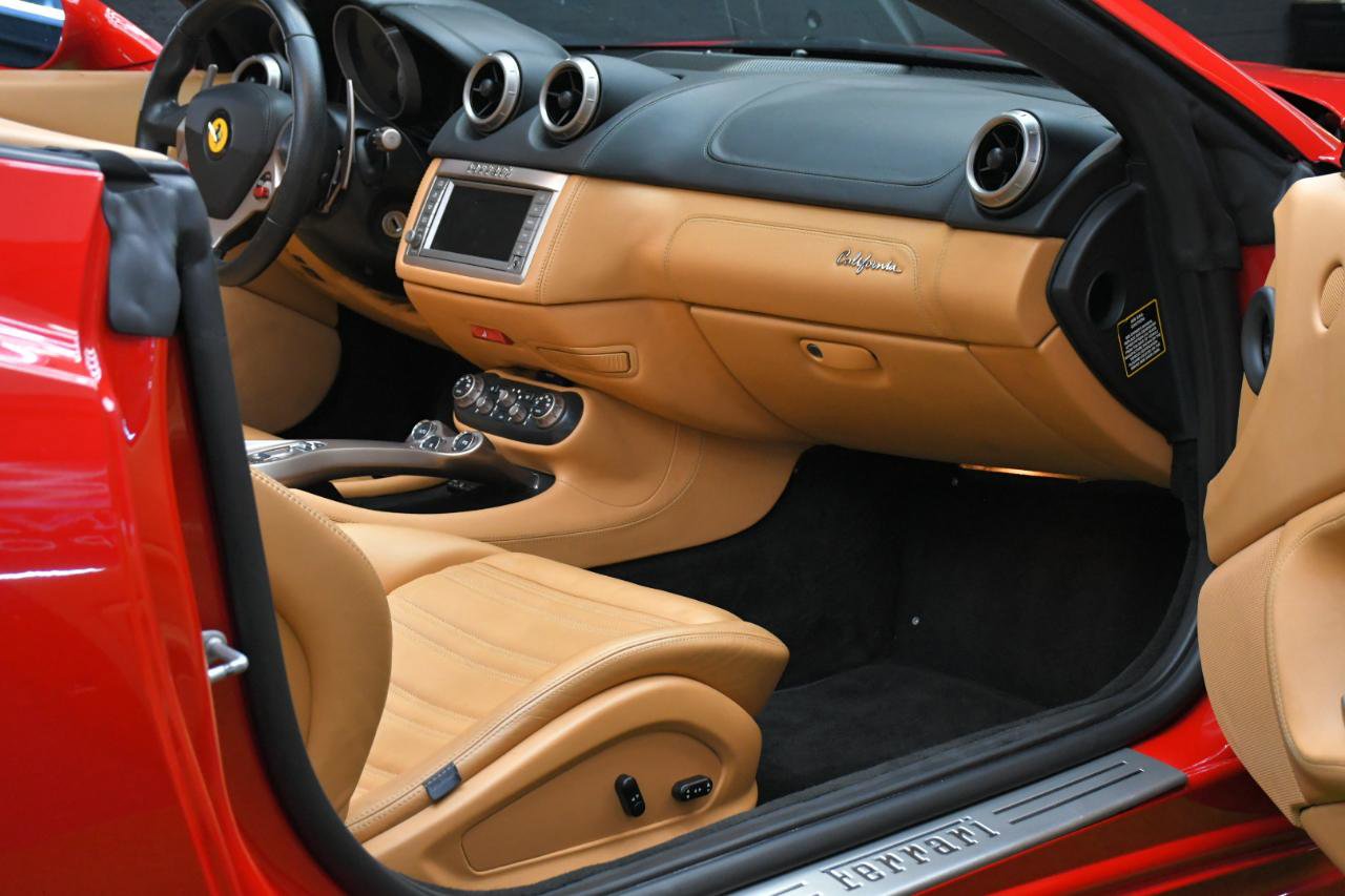 Used 2014 Ferrari California RWD image 42