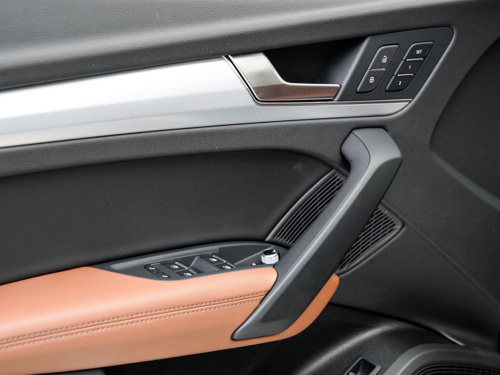 Certified 2024 Audi Q5 2.0T Premium Plus w/ Premium Plus Package AWD/4WD image 8