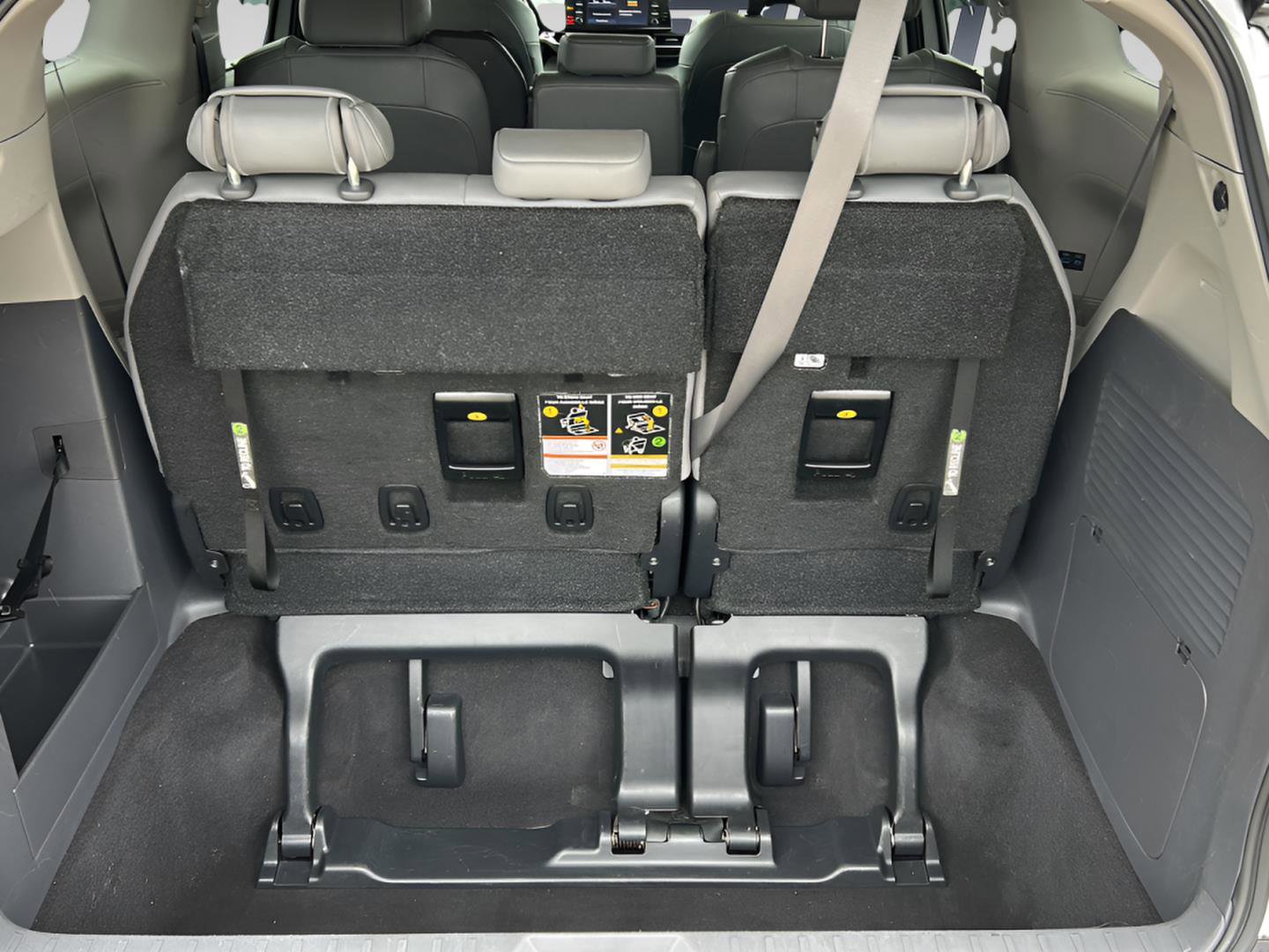 Used 2024 Toyota Sienna XLE FWD image 13