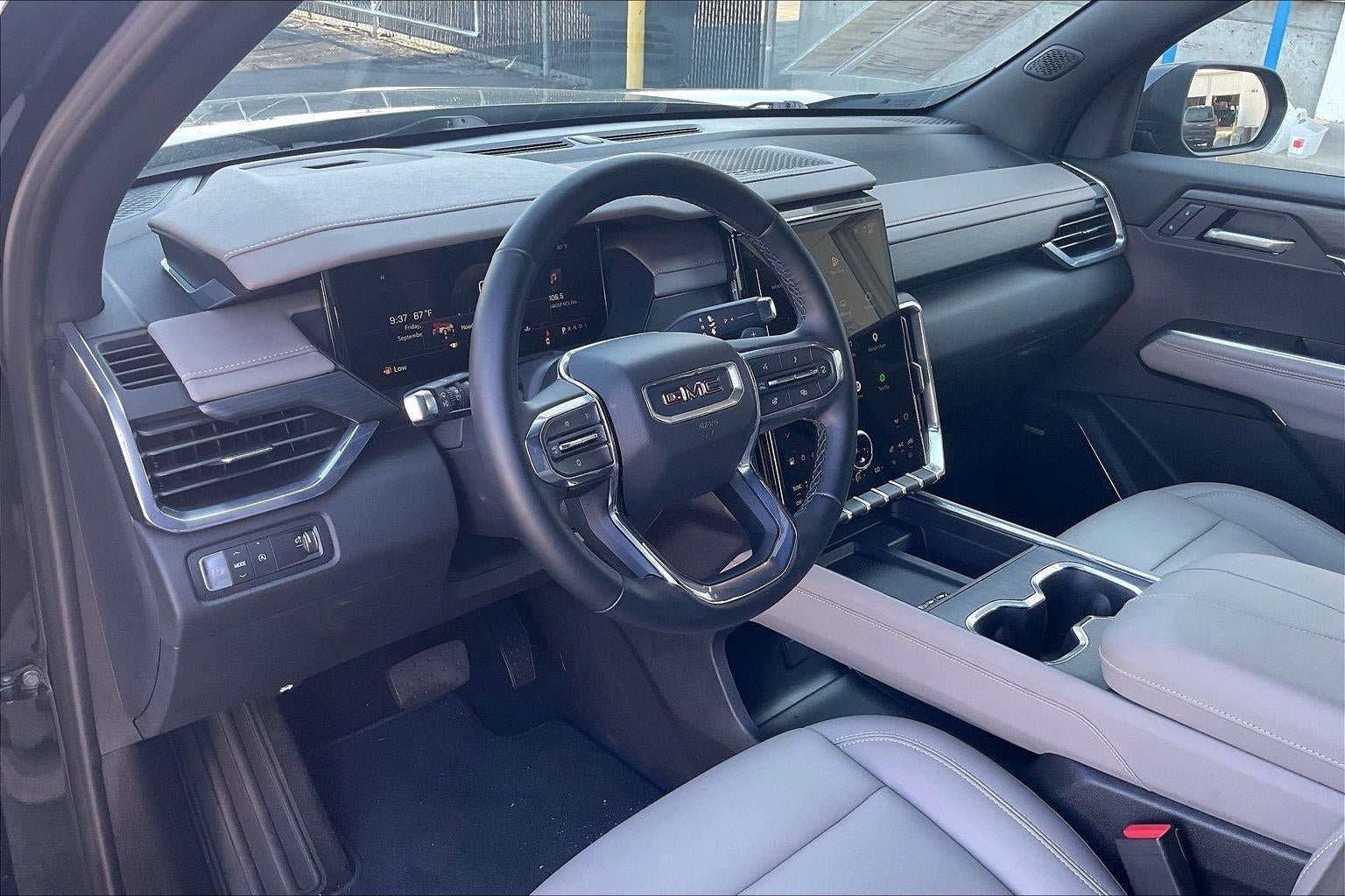 Used 2026 GMC Acadia Elevation w/ Elevation Premium Package FWD image 15