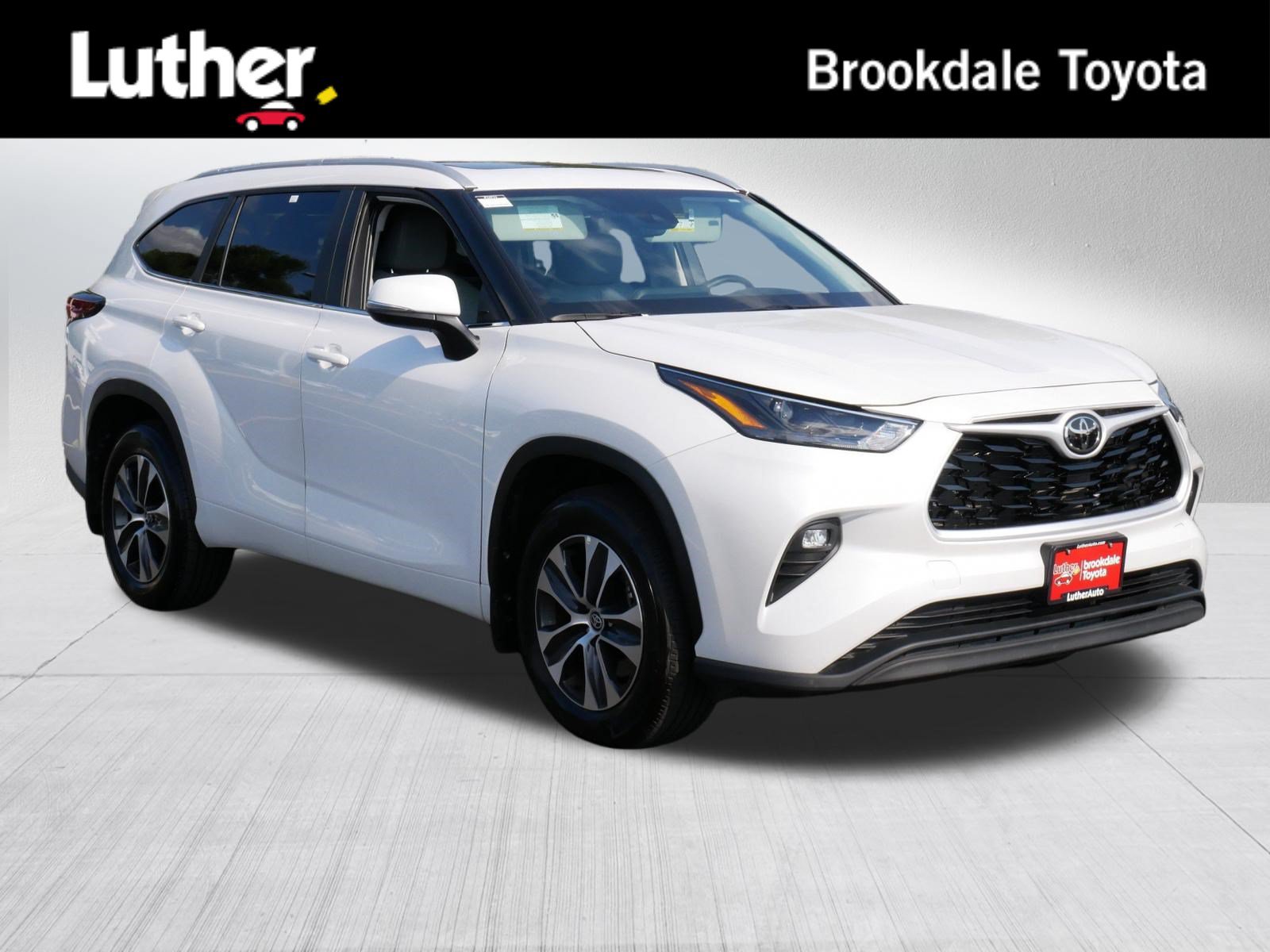 Certified 2026 Toyota Highlander XLE AWD/4WD image 1
