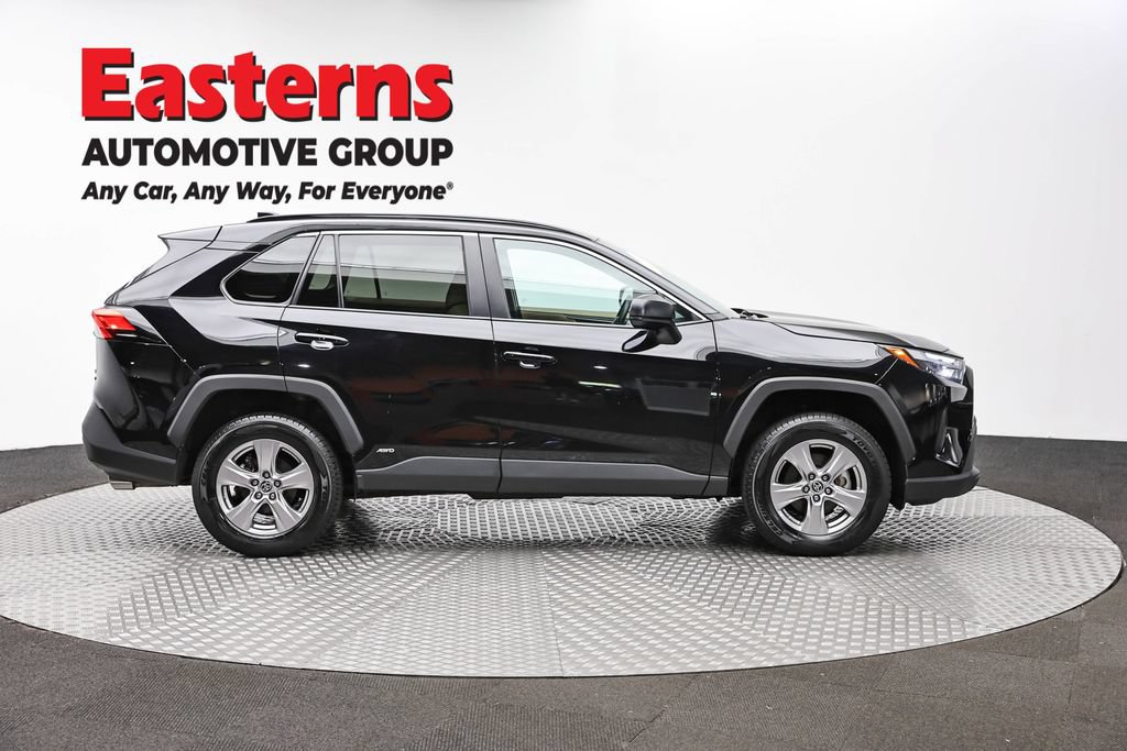 Used 2023 Toyota RAV4 LE AWD/4WD image 4