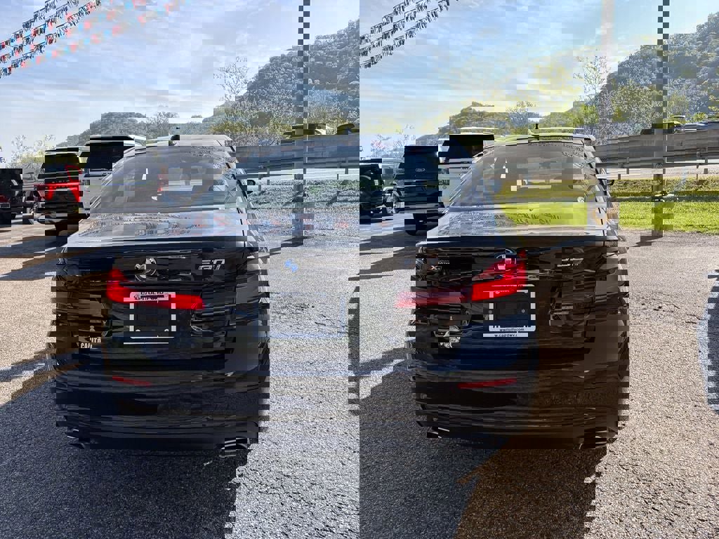 Used 2022 BMW 530i xDrive w/ Premium Package image 5