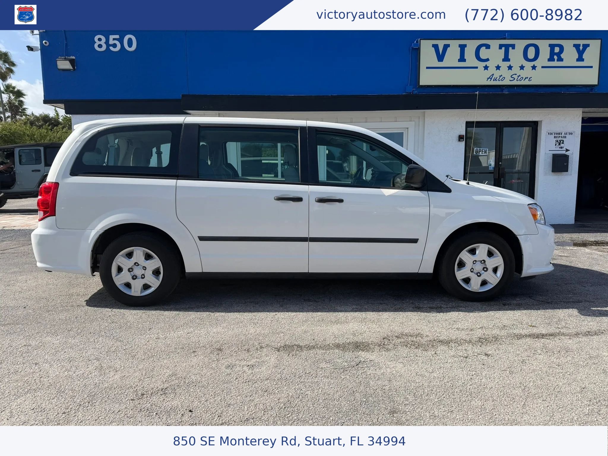 Used 2013 Dodge Grand Caravan American Value Package w/ UConnect Hands-Free Group image 2
