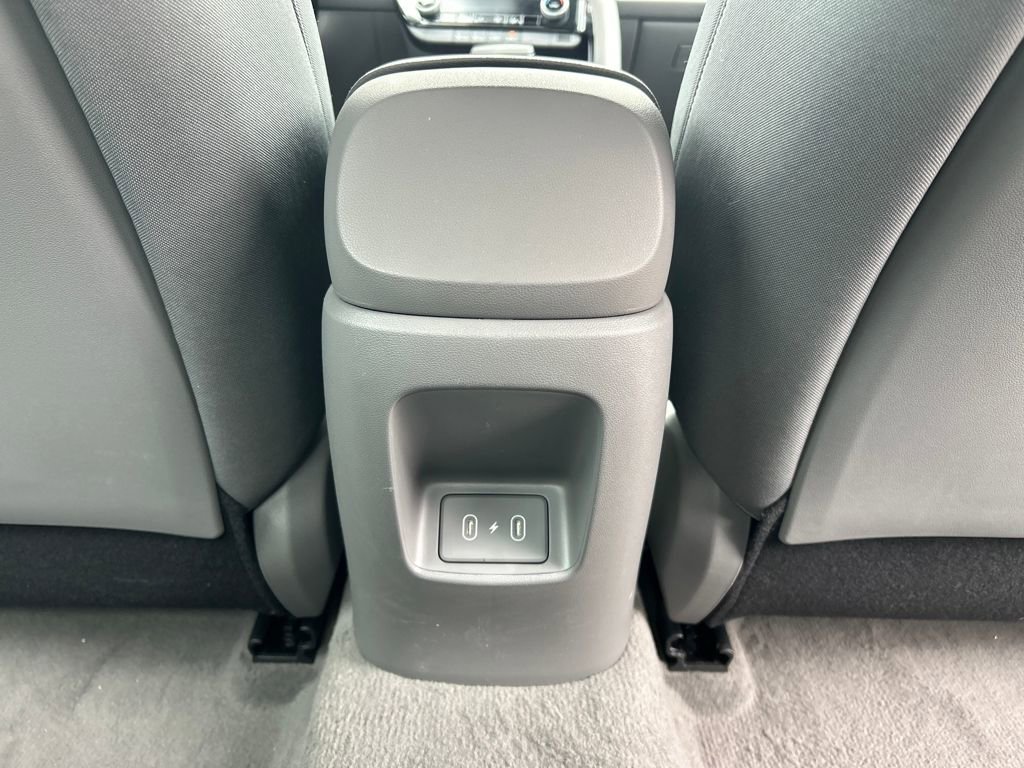 Used 2025 Hyundai Elantra SEL image 19