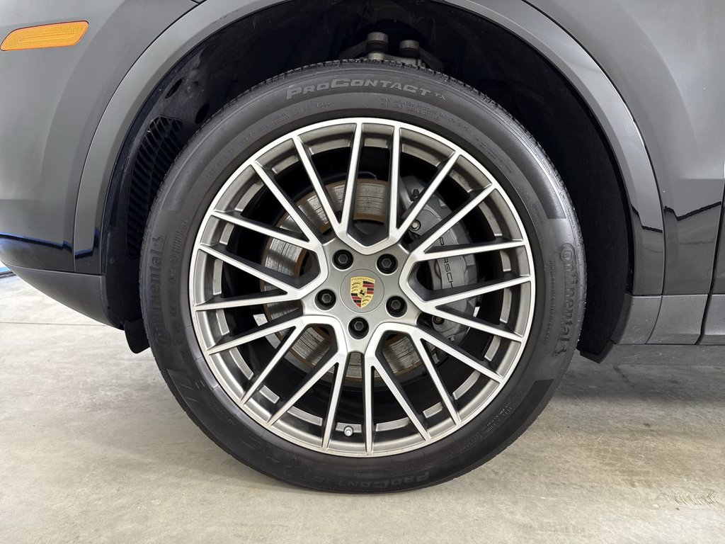 Certified 2023 Porsche Cayenne S Platinum w/ Premium Package Plus AWD/4WD image 13