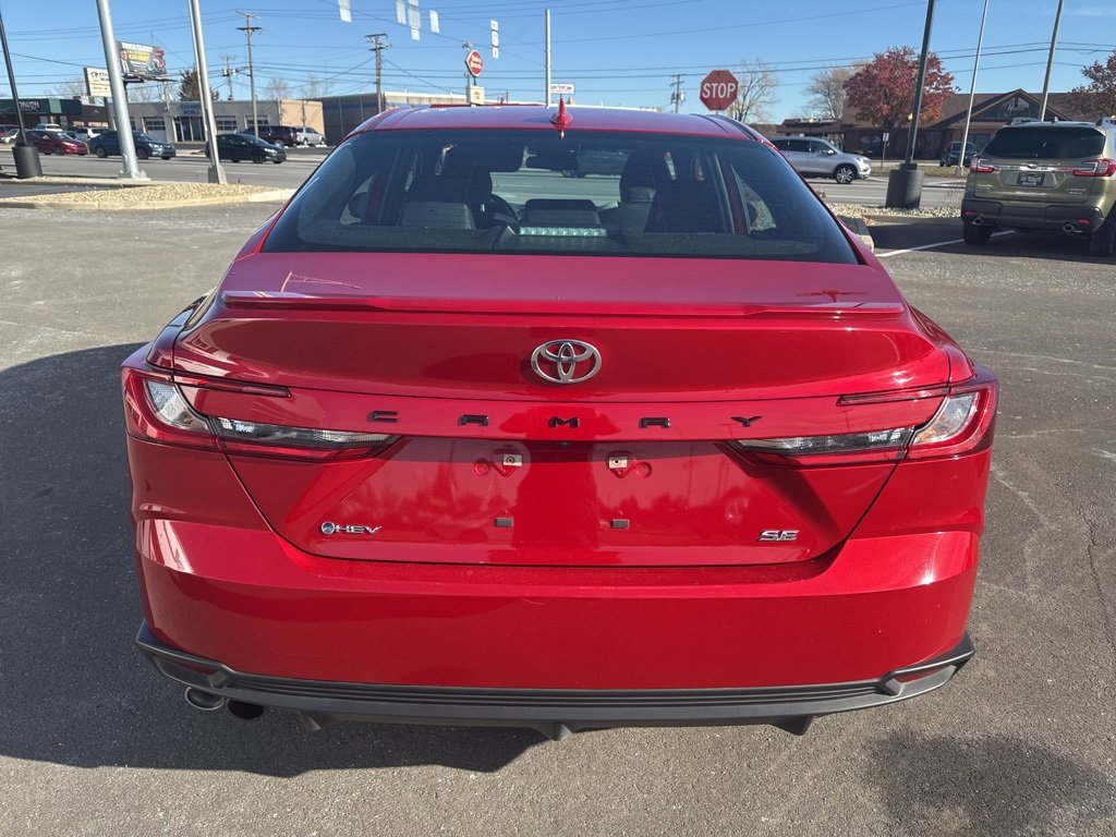 Used 2025 Toyota Camry SE image 5