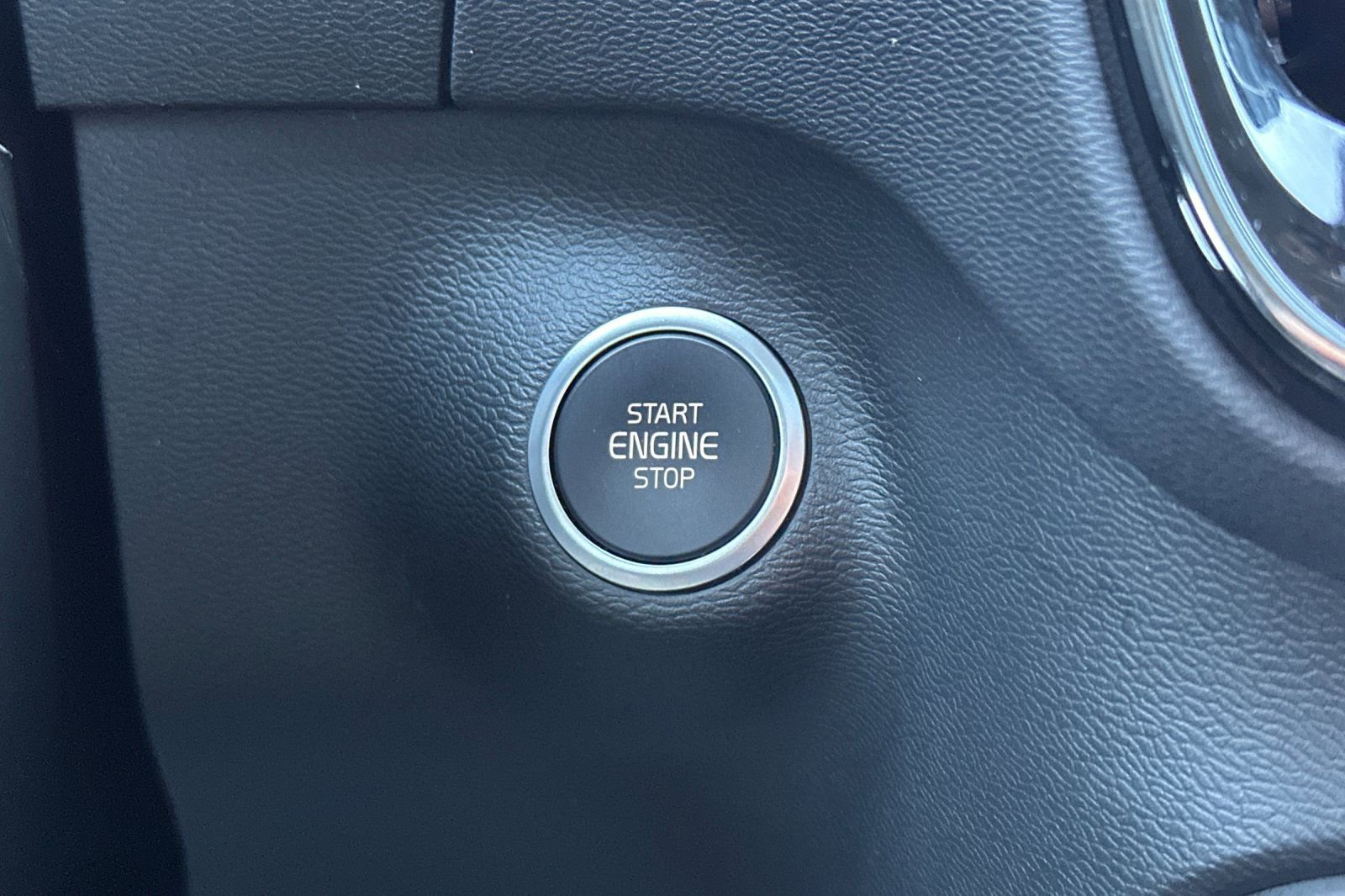 Certified 2023 Volvo XC40 B5 Plus w/ Driver Assist Package image 26