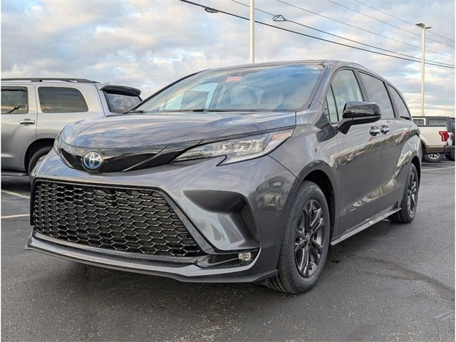New 2025 Toyota Sienna XSE image 3