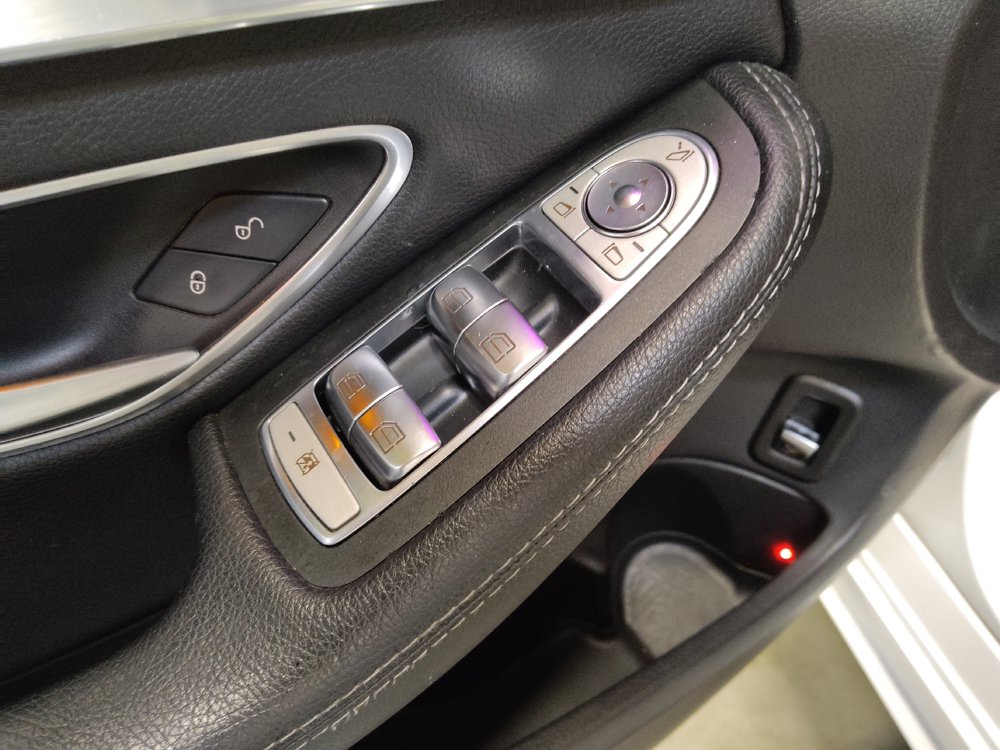 Used 2019 Mercedes-Benz C 300 Sedan image 27