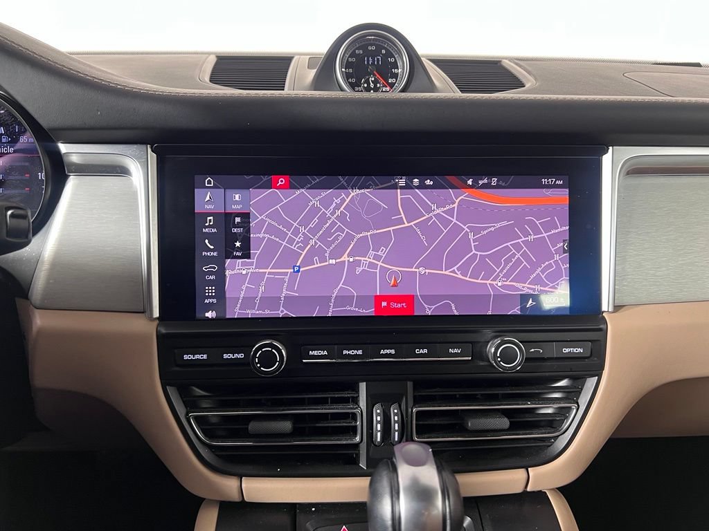 Certified 2020 Porsche Macan Turbo AWD/4WD image 34